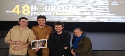 Des étudiants remportent un prix lors du concours 48 Hour Film Project